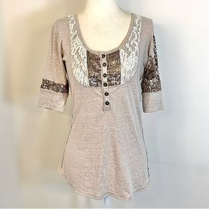 Cream/light brown blouse short sleeve size M sequin & lace details